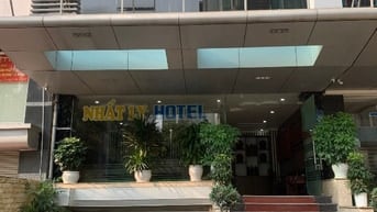 Khách sạn tuyển Lễ Tân với nhân viên dọn phòng 