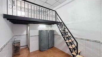 PHÒNG TRỌ GIÁ RẺ MỚI XÂY GÁC CAO 2M CỰC RỘNG SẴN MÁY LẠNH Ở BÌNH LONG