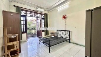 Cho thuê phòng giá rẻ có ban công gần nhà thờ Nam Hải chung cư Topaz