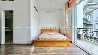 Ban công lớn 40m Thang Máy Full nội thất Hoàng Văn Thụ Tân Bình