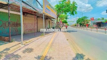 Bán đất lớn Mặt tiền cần đước long an , 28x63m  giá bán 21ty300