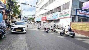 đối diện ĐHCN 4, khu hot ngành F..&..B