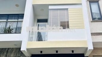 NHÀ ĐƯỜNG NGUYỄN MINH HOÀNG KHU 300 DT: 5X20M TRỆT 3 LẦU CHO THUÊ