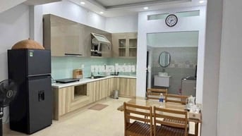 CHO THUÊ NHÀ MỚI FULL NỘI THẤT DT 4x25 1TRỆT 1LẦU 3PN 2WC SÂN RỘNG ÔTÔ