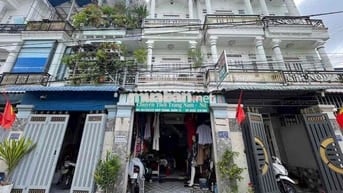 NHANH MỚI KỊP: Nhà 2 lầu 3.5x13 hẻm xe hơi đậu cửa