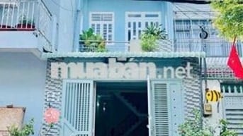 nhà trệt 2 lầu 4 pn 2 pn hở  2 wc hẻm xe hơi