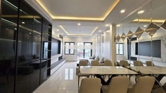 Bán nhà mặt phố kinh doanh Vũ Xuân Thiều -Sài Đồng. Đường 4 ô tô tránh