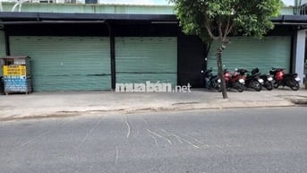 Cho thuê nhà mặt tiền Hóc Môn, DT 16x20m trống suổt khu đông dân