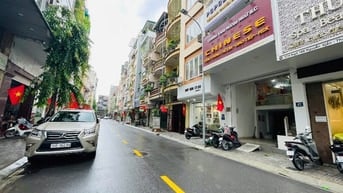 Phố Trần Thái Tông Nhà Đẹp Ở Ngay - Vỉa Hè 2m Ô Tô Đỗ Cửa - 22.5 Tỷ