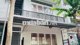 Mặt tiền 2 lầu đầu đường Lý Chính Thắng cách mặt tiền 3 tháng 2 30m
