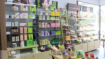 Showroom cần tuyển 2 chị vệ sinh dọn dẹp không yêu cầu tuổi đi làm 