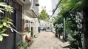 👉 Căn hiếm Hoàng Hoa Thám – 33m², 3 tầng, hẻm xe hơi, full nội thất
