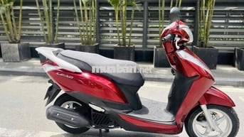 LEAD 125 mầu đỏ mận xe đang dân kín nilon