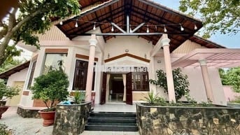 Cho Thuê Biệt Thự Khủng DT 1.700m2 Sân Vườn Siêu Rộng Có 2Pn 3Wc