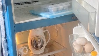 MÌNH CHUYỂN NHÀ: THANH LÝ TỦ LẠNH TOSHIBA 180 LÍT và LOA ĐÀI,..