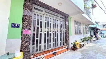 NHÀ ĐẸP NGANG LỚN 18M SÁT MẶT TIỀN 2 TẦNG BTCT HẺM XE HƠI ĐỖ CỬA