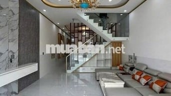 Nhà trệt 1 lầu, chủ bán ngộp 900tr/80m2. SHR TDM, BD. Gần chợ Chánh Mỹ
