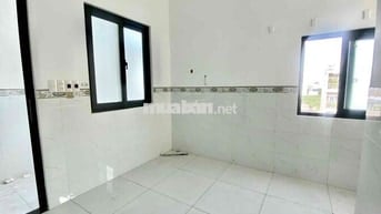 PHÒNG CỬA SỔ TRỜI NGAY GẦN ĐH CÔNG THƯƠNG GIÁ RẺ