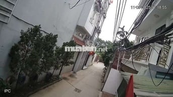 Bán đất 40 m  nở hậu gần mặt phố đi bộ đến Ubnd