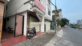 Bến xe Nước Ngầm nhà 5 tầng ô tô đỗ cổng