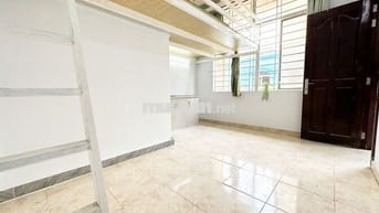 Phòng gác gần chợ Hạnh Thông Tây- Công Viên Làng Hoa