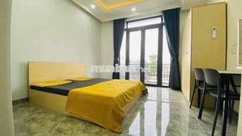 KHAI TRƯƠNG CĂN HỘ CỬA SỔ BAN CÔNG CÓ THANG MÁY NHÀ MỚI SẠCH SẼ