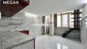 Phòng có gác cao 1m7 cửa sổ trời có sẵn nội thất gần Ngã Tư Ga