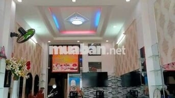 Nhà phố mặt tiền kinh doanh gần khu trung tâm hành chính Dĩ An
