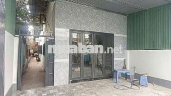 Nhà cấp 4 +5phòng trọ , gần chợ xóm nghèo dĩ an .Thu nhập 9tr/th.
