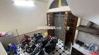 Cho thuê nhà 4 tầng mặt ngõ đường Lĩnh Nam