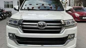 Toyota Land Cruiser 5.7 nhập Mỹ, sản xuất 2016. Xe siêu đẹp.