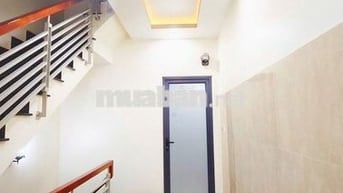 Phòng trọ đẹp mới xây, giá *** Quận 3, 28m2