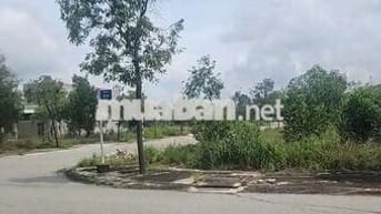 Cần bán đất góc 2 mặt tiền đường nhựa lớn , DT 415m2 , full thổ cư