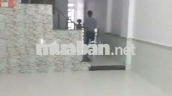 Cho thuê nhà 100M Lầu Trệt sân xe hơi gần Hội trường Đông Hoà