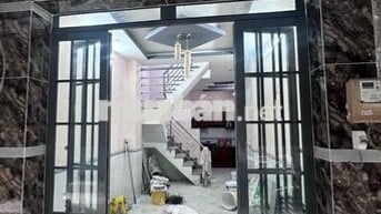 phòng riêng trong nhà nguyên căn, có sẵn máy lạnh