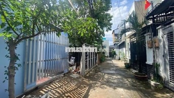 Bán nhà 1 trệt 1 lầu ngay đường 38 Hiệp Bình Chánh. DT 83,8m2, SHR.