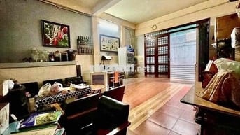 NHÀ 2 TẦNG 2 PN, 2 WC- DT 60m2 ( ngang 4,5x dài 13m)