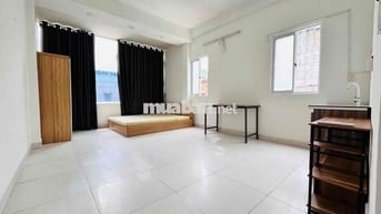 Phòng Trọ Rộng 40m2 Full Nội Thất Bancol chỉ 4-5x Khu Sân Bay