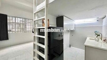 TRỐNG LẠI DUPLEX CỬA SỔ TRỜI FULL NỘI THẤT NGAY NGÃ TƯ BỐN XÃ