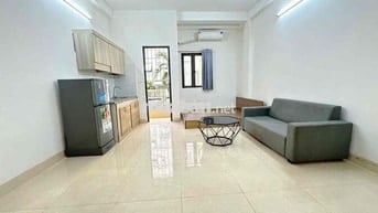 Cho thuê CCMN phố Cầu Giấy. Ban Công 30m2. Thang Máy. Giá 5Tr