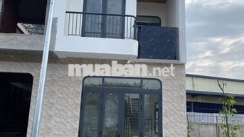 Cần tiền nên bán gấp căn nhà mới xây xong.Trả trước 400tr nhận nhà