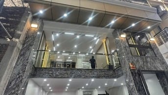Bán nhà đường Hoàng Mai ô tô tránh, Dt 60m2,6t, mt 6.7m, kinh doanh.