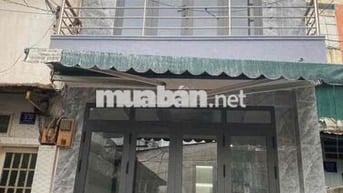 Cần bán nhà sau lưng trường học
