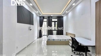 CHO THUÊ PHÒNG BAN CÔNG GIÁ RẺ FULL NỘI THẤT MẶT TIỀN QUẬN 1 T9/2025