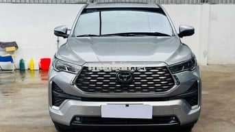 Toyota Innova Cross 2023 HEV - 8700 km