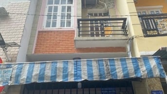 Nhà gia đình đang ở có công việc nên bán gấp