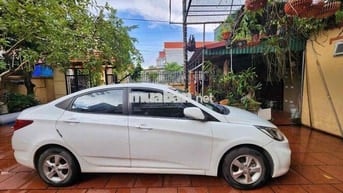 Hyundai Accent 2011 1.4 AT - 80000 km