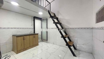 DUPLEX GÁC CAO RỘNG KHÔNG GIỚI HẠN NGƯỜI VÀ XE ĐI BỘ QUA GA METRO