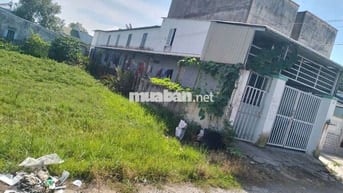 Đất thổ có 5phòng trọ căn nhà cấp 4 mặt tiền giá 1tỷ 9.thanh phú blức