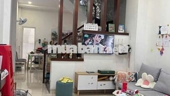 Cho thuê nhà nguyên căn dt 4×15 có 3pn,3wc, giếng trời, sân thượng...